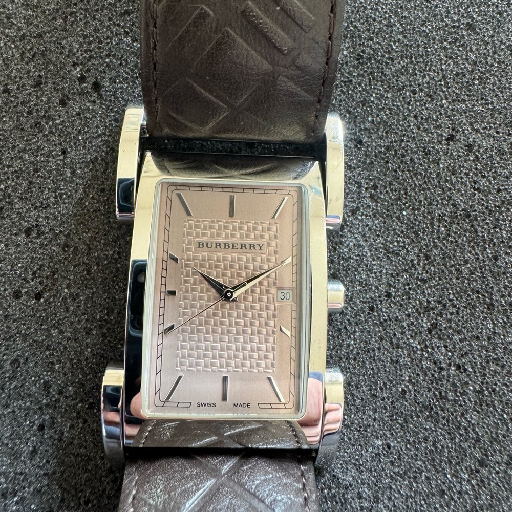 BURBERRY men’s embossed watch BU-1107